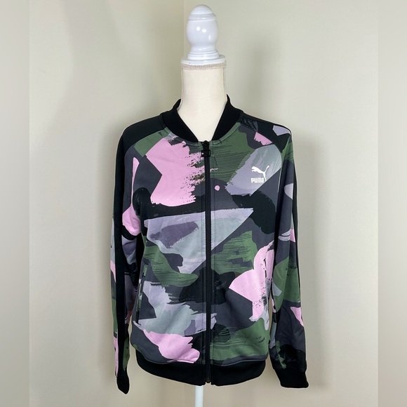WOMENS PUMA CLASSICS T7 AOP‎ TRACK JACKET Size Medium Camouflage - Picture 1 of 16